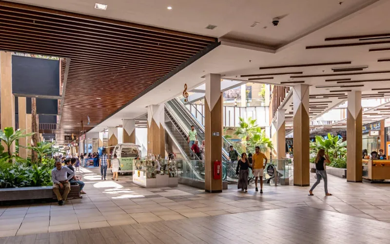 Crisis comercial en Rabat : Éxodo masivo de tiendas del Arribat Center