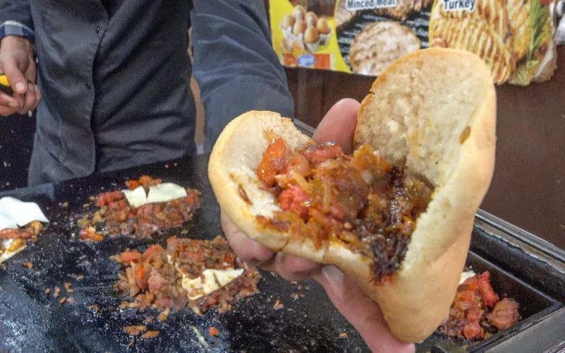Crisis en la hostelería marroquí : La lucha entre restaurantes formales y ambulantes sacude el sector