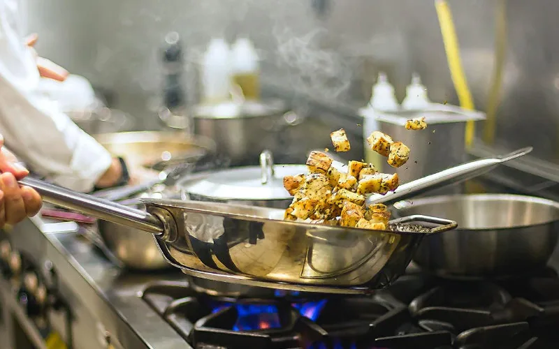 Crisis laboral en Lozère : Hoteles y restaurantes buscan desesperadamente trabajadores marroquíes