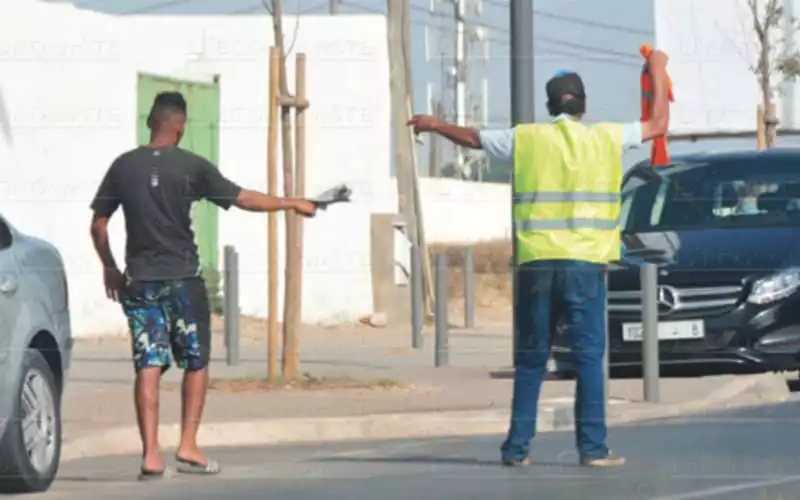 La crisis laboral en Marruecos : Cuando cuidar coches se convierte en mendicidad encubierta