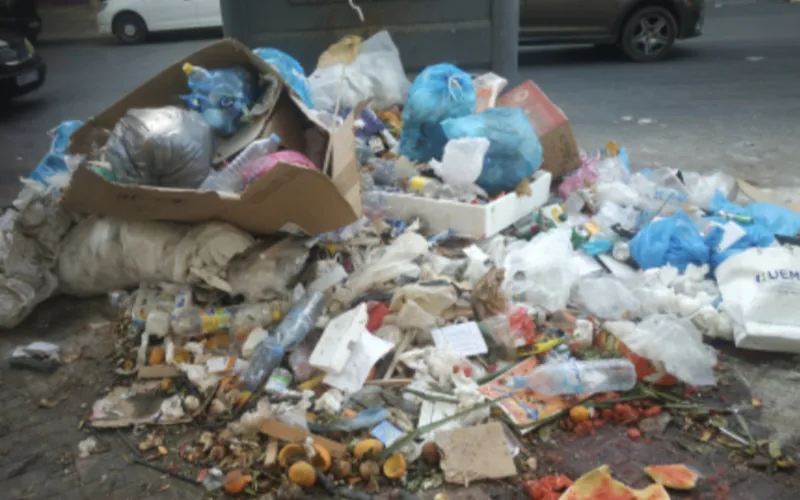 Crisis de residuos en Fez : La ciudad imperial se ahoga entre montañas de basura