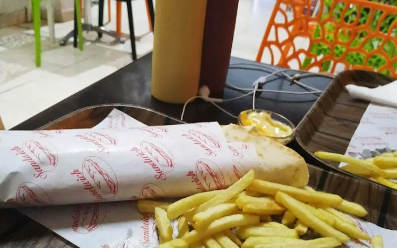 Crisis sanitaria en Marrakech : Cierran más de 100 locales de comida rápida tras intoxicación masiva