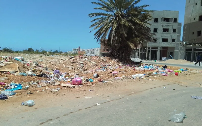 Crisis sanitaria en Mohammedia : Vecinos exigen solución urgente a la acumulación de basura