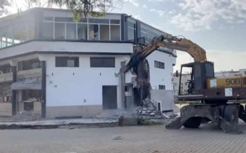 Demolición del icónico Café Tafoukt en Casablanca : Entre órdenes judiciales y polémica urbana