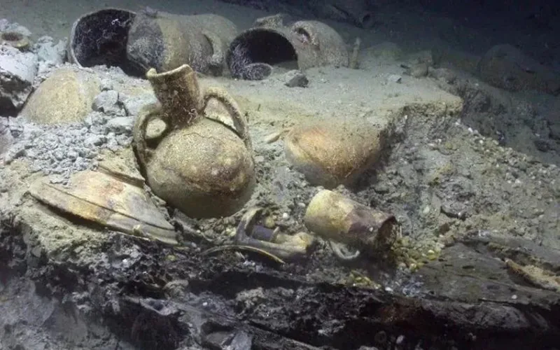 Descubren barco pirata del siglo XV en el Estrecho de Gibraltar : Un tesoro oculto bajo el mar