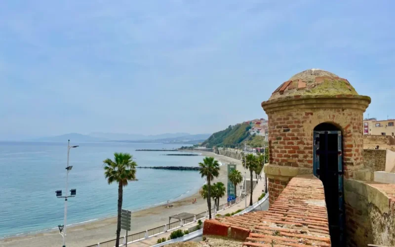 « Devolver Sebta y Melilla a Marruecos » : un artículo de opinión publicado en El País enciende España
