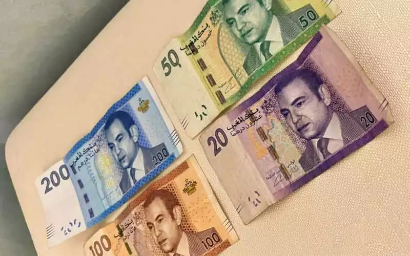 El dirham marroquí pierde terreno ante el euro mientras las reservas de divisas crecen