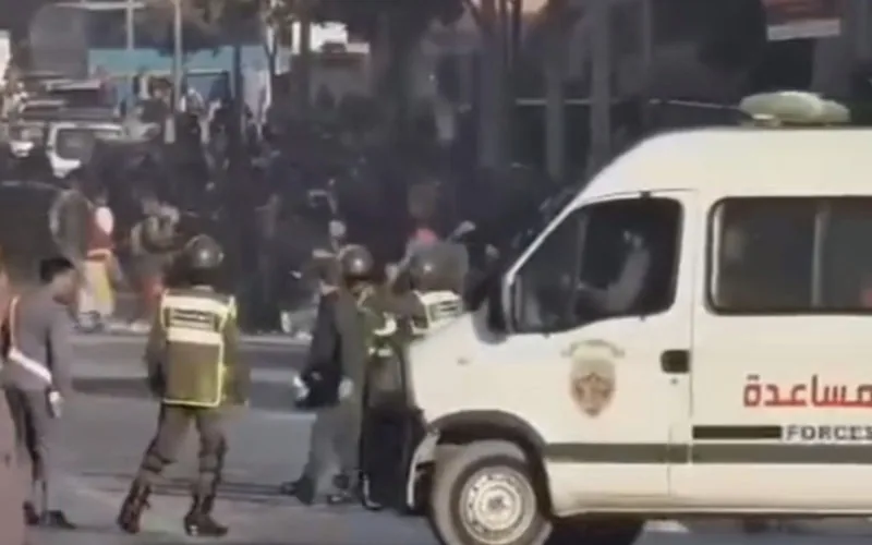Disturbios en Lqliâa : 150 migrantes subsaharianos se enfrentan a la policía cerca de Agadir