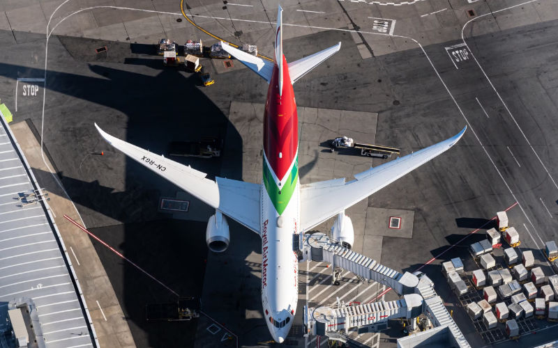 Drama en Montreal : Familia suiza de 9 personas rescatada por Royal Air Maroc tras abandono de Air Canada