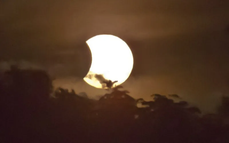 Eclipsis solar parcial : Marruecos y España, testigos del espectáculo astronómico del sábado