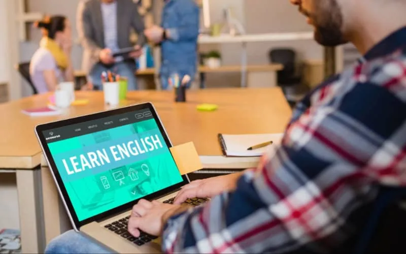Economía invierte 2,6 millones en formar a funcionarios en amazigh e inglés profesional