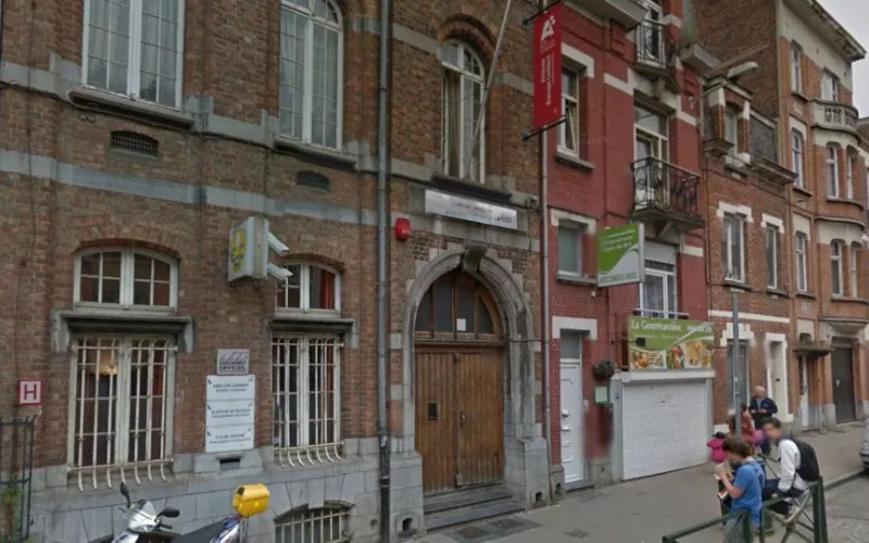 Escándalo en Anderlecht : Denuncian control abusivo de vestimenta en colegio