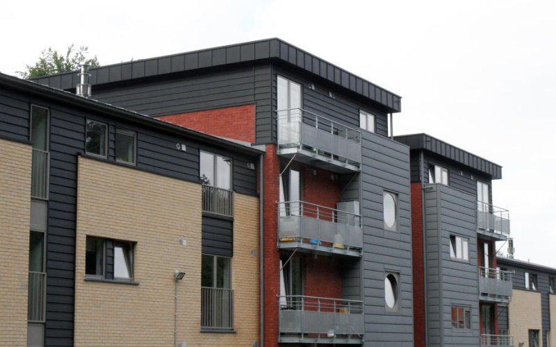 Escándalo en Bélgica : Abogada marroquí ocupa vivienda social mientras Valonia endurece controles contra el fraude