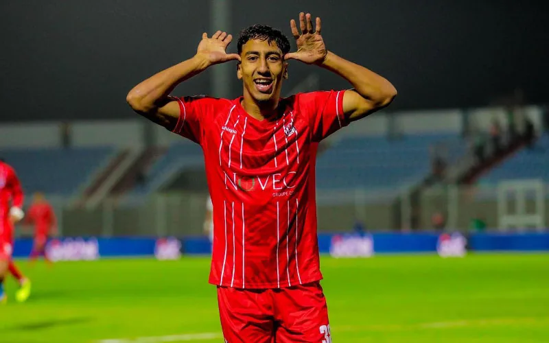 Escándalo en el fútbol marroquí : Jugador se desnuda ante árbitro y recibe dura sanción