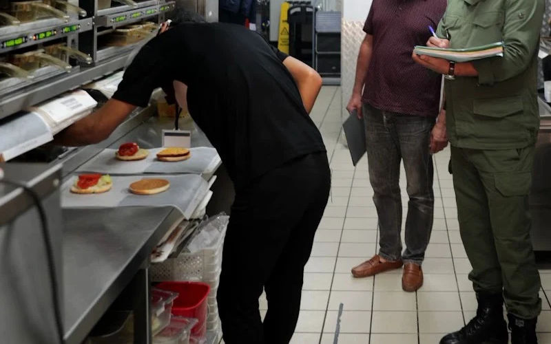 Escándalo gastronómico en Martil : Cierran dos parrillas por carne podrida y venta ilegal de aceite usado