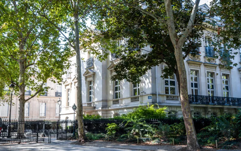 Escándalo inmobiliario : La élite marroquí oculta mansiones parisinas al fisco
