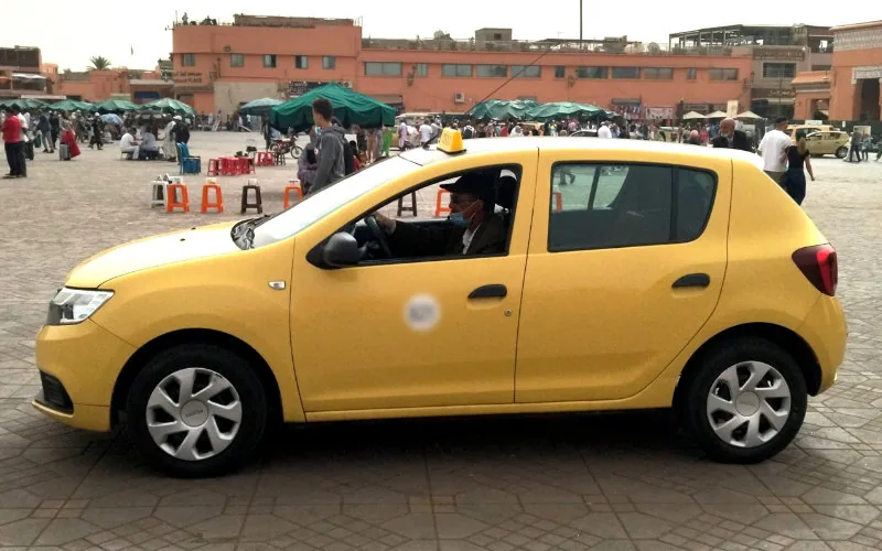 Escándalo en Marrakech : Autoridades retiran licencias a taxistas por cobros excesivos