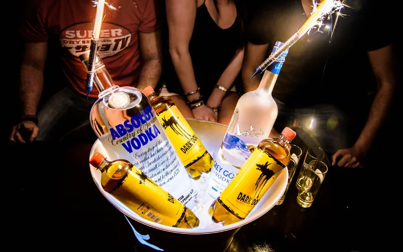 Escándalo en Marrakech : Cierran discoteca por usar himno nacional para promocionar alcohol
