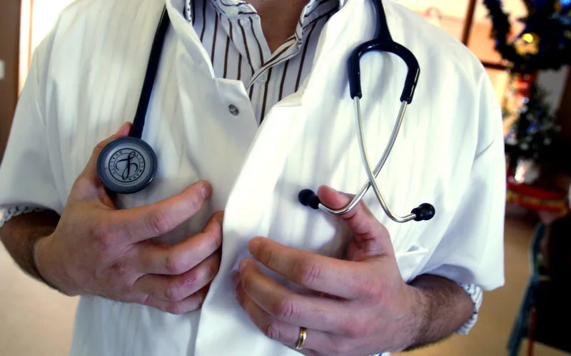 Escándalo en Marruecos : Detienen a falso médico que atendió a miles durante una década