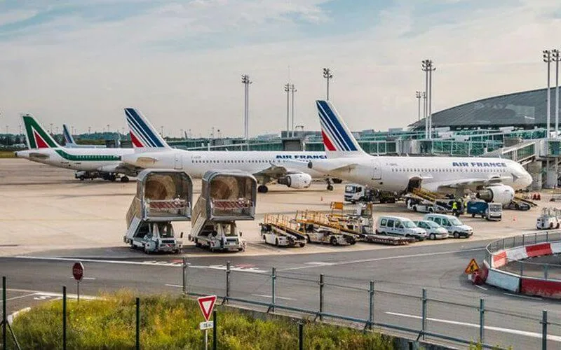 Escándalo en París : Aduanas niegan devolución del IVA a turista marroquí, violando normas de la UE