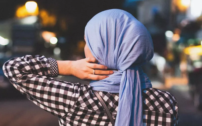 Escándalo en Rabat : Restaurante de lujo niega entrada a mujeres con hiyab, desatando polémica