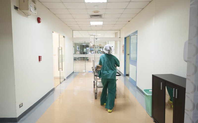 Escándalo sanitario : Clínicas privadas estafan millones a la Seguridad Social