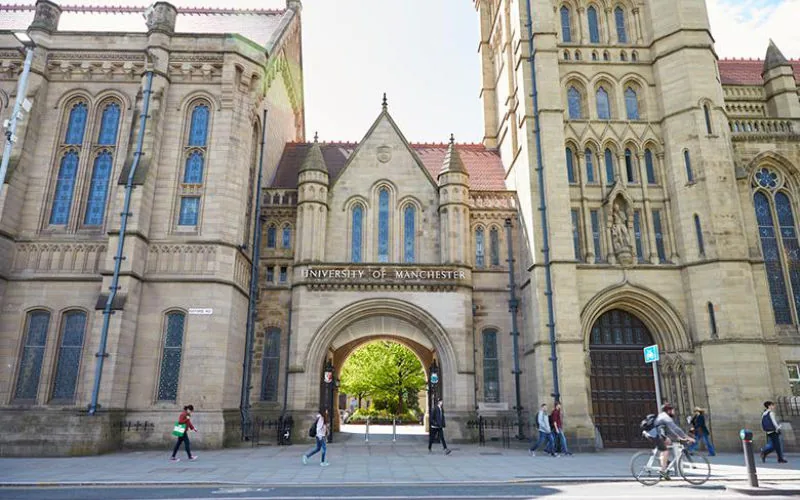 Escándalo en la Universidad de Mánchester : Alto cargo desvía fondos a Marruecos