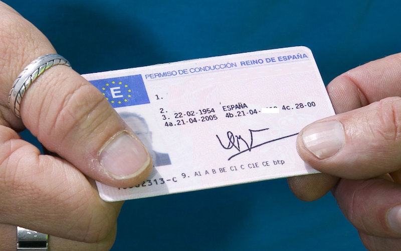 España digitaliza el canje de carnets de conducir marroquíes : Más rápido pero no más fácil