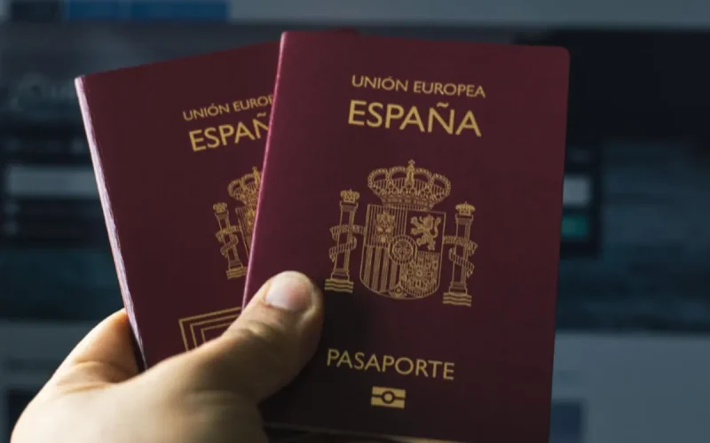 España Distribuye Pasaportes en Masa, los Marroquíes Encabezan la Lista