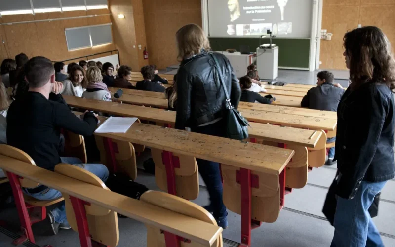 Enfermera marroquí en Francia : el sueño profesional amenazado por la burocracia migratoria
