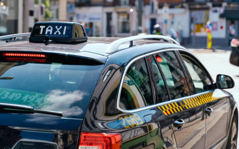 Estafa en taxi : Bruselense paga 260 euros por viaje de 116 durante el Aíd Al-Adha