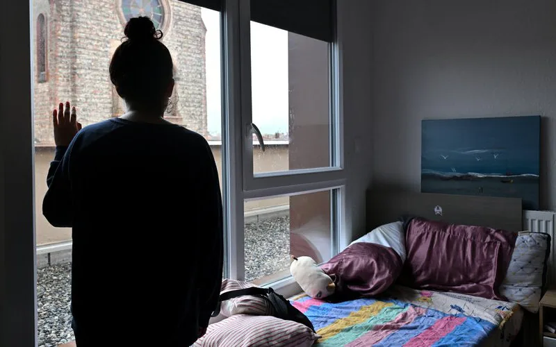 Estudiante marroquí en Toulouse lucha contra rara alergia al agua que paraliza su vida