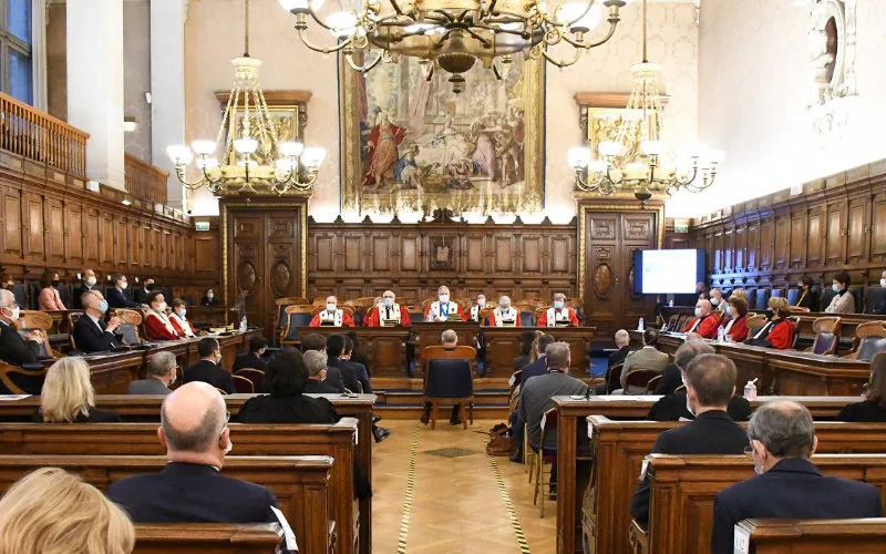 Ex policía acusado de asesinato en París : El caso que conmociona Francia