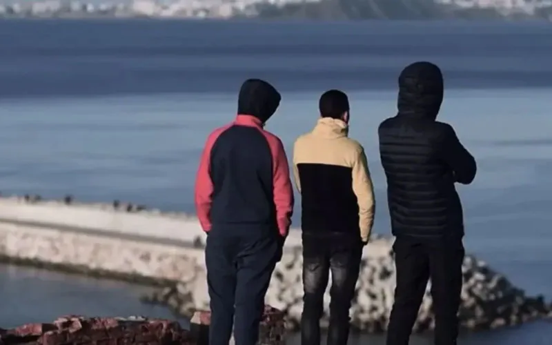 Éxodo juvenil en Marruecos : 55% sueña con emigrar ante crisis económica y corrupción