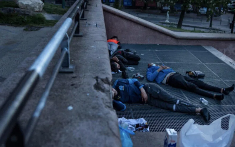 Explotación de menores marroquíes en París : Juicio destapa red criminal en Trocadéro