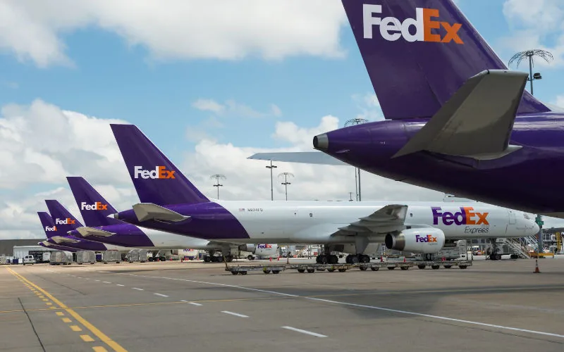 FedEx recorta 96 empleos en España : Deslocalización a Marruecos sacude el sector logístico