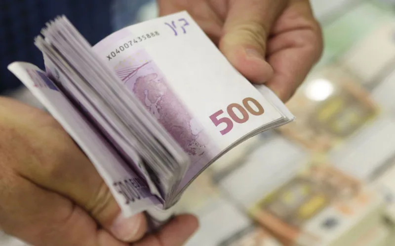 Fluctuaciones del dirham : Cae ante el euro pero gana terreno frente al dólar