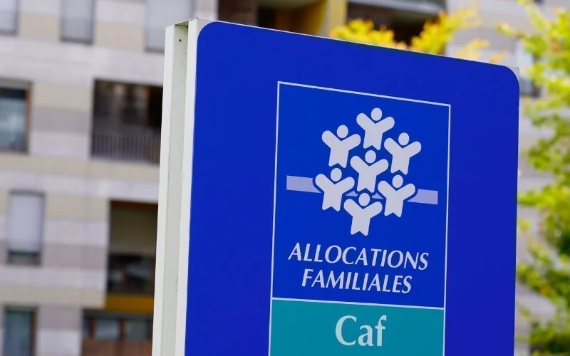 Francia debate : ¿5 años de residencia para acceder a ayudas sociales ?