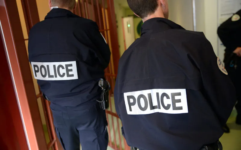Francia endurece requisitos : Miles de inmigrantes en riesgo de perder su residencia legal
