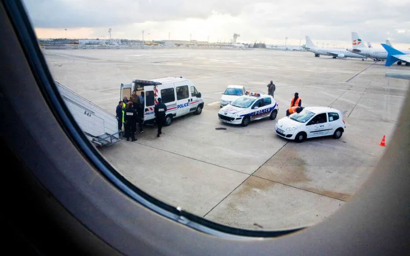 Francia intensifica expulsiones : Magrebíes lideran las deportaciones de Macron en 2023