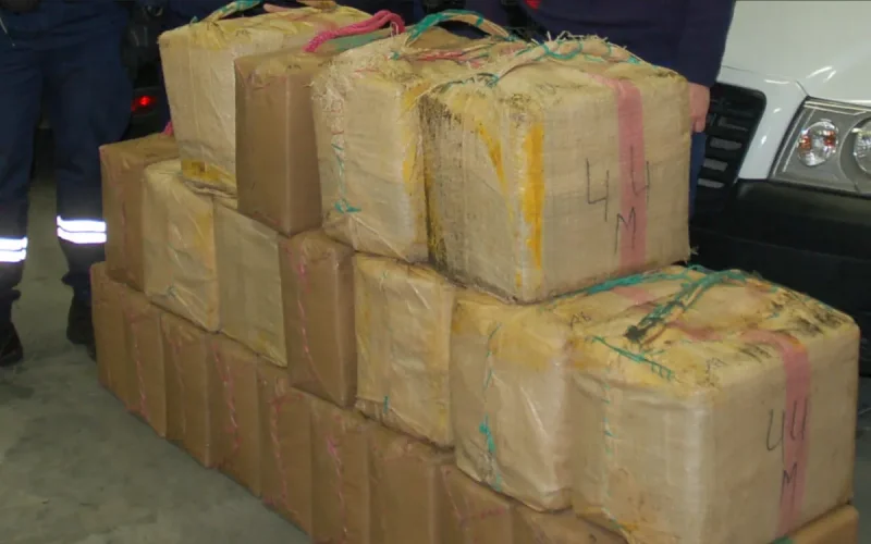 Francia lo extradita de Marruecos por 500 kg de cannabis… y luego lo libera por error