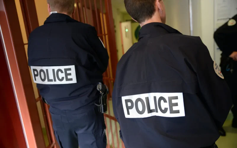 Francia ofrece hasta 3.500 euros a los migrantes para que regresen a sus países