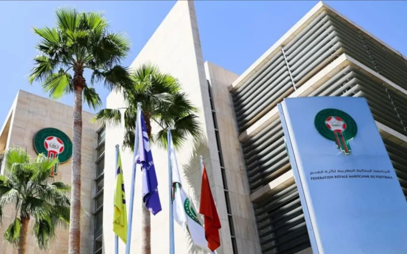 Caos en Casablanca : Guardias ilegales extorsionan a conductores en playas de Aïn Diab