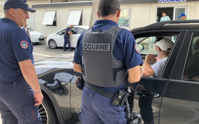 Frustran fuga a Marruecos de ladrón reincidente con coche de lujo robado