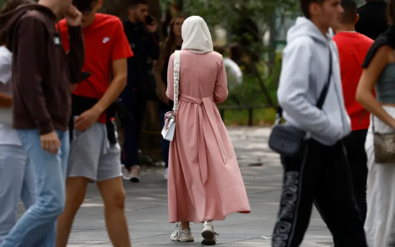 La fuga de talentos musulmanes : Francia pierde profesionales ante la discriminación laboral