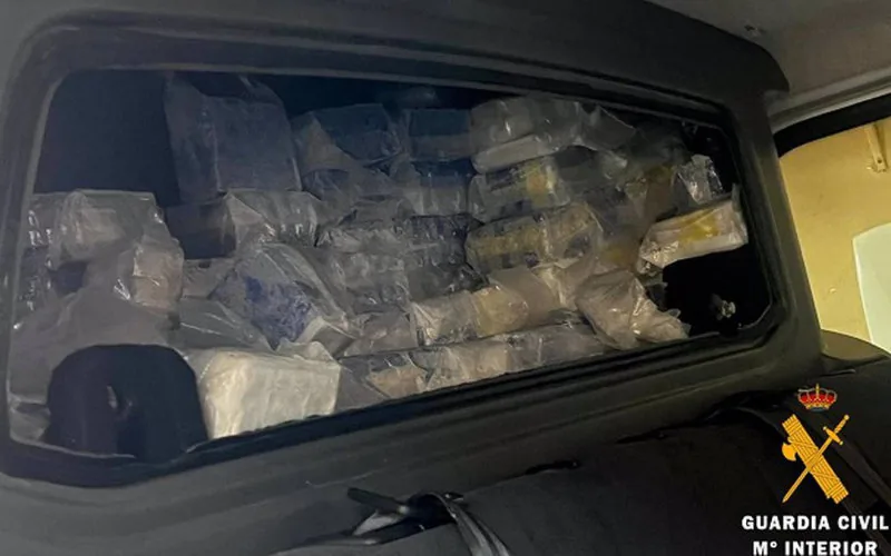 Guardia Civil intercepta 13 kilos de hachís en Ceuta : Residente marroquí detenido