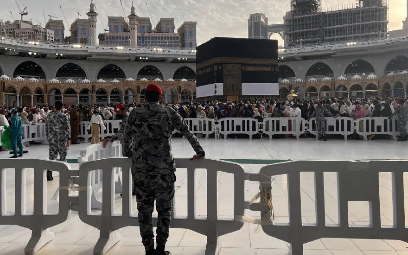 Hajj 2024 : Arabia Saudí impone multas de 10.000 riyales a peregrinos sin autorización