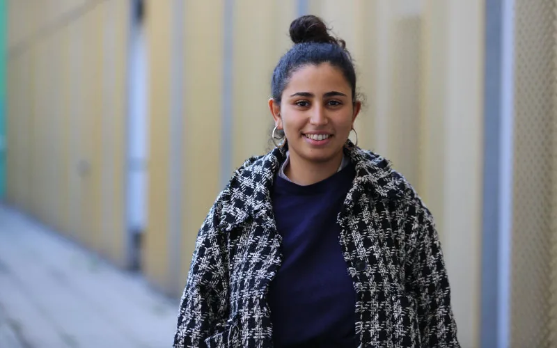 Hanane Mansouri : La joven candidata que desafía el racismo en la política francesa