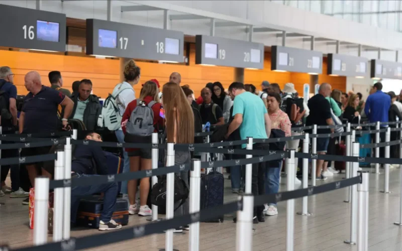 Huellas dactilares, fotografías y largas colas : lo que cambia el lunes para los marroquíes que viajen a Europa