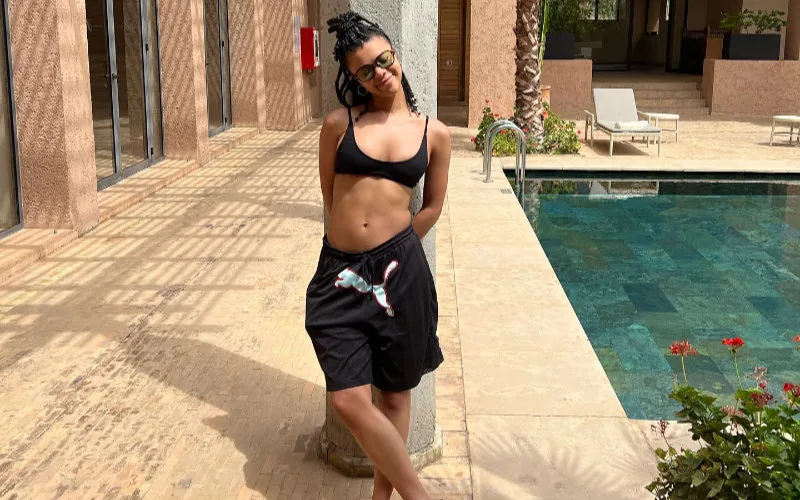 India Ria Amarteifio : De la realeza de Bridgerton al encanto de Marrakech